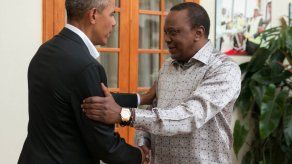 Obama llega a Kenia y se reúne con el presidente del país