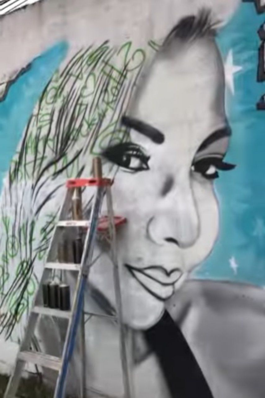 Realizan Memorial Wall dedicado a Kathy Kouruklis, promotora del rock en Panamá