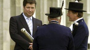 La Fundación del Príncipe señaló en un comunicado que Fawcett se ofreció a renunciar de forma temporal a sus labores como director de la organización mientras se completaba una investigación.