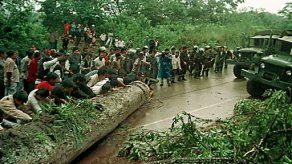 Cocaleros toman de rehenes a funcionarios en Bolivia