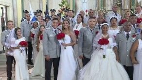 Celebraron boda masiva de unidades de la Policía Nacional Celebraron boda masiva de unidades de la Policía Nacional