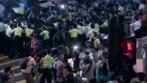 Nuevas trifulcas en sitio de protestas en Hong Kong