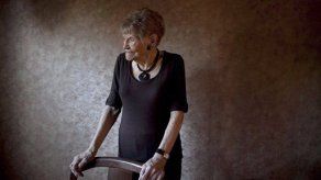 Madre se reúne con hija biológica 77 años después