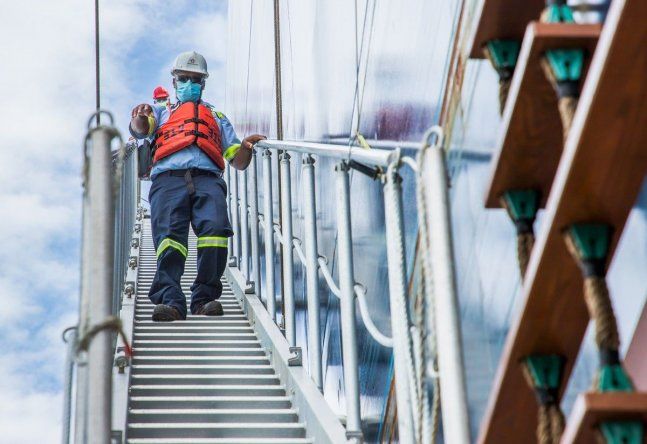 Canal de Panamá mantiene su tránsito protegiendo a su fuerza laboral