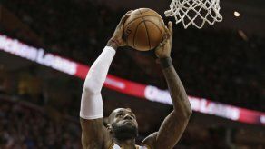 Love reaparece en triunfo ante Utah