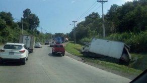 Tráfico vehicular hacia Panamá por accidente en la Vía Centenario
