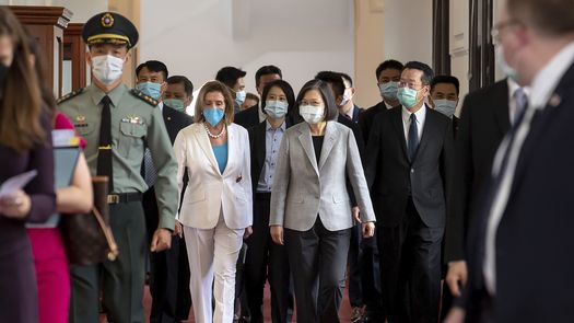 El viaje de Pelosi ha avivado las tensiones entre Washington y Beijing más que cualquier otra visita de congresistas estadounidenses dado su cargo de presidenta de la Cámara, la primera que viaja a Taiwán en 25 años.