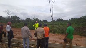 Unas 300 familias, luego de vivir en la comunidad de Cartí Sugdupu, isla de la comarca, serán trasladadas a la zona montañosa continental denominada Nuevo Cartí. Unas 300 familias, luego de vivir en la comunidad de Cartí Sugdupu, isla de la comarca, serán trasladadas a la zona montañosa continental denominada Nuevo Cartí.