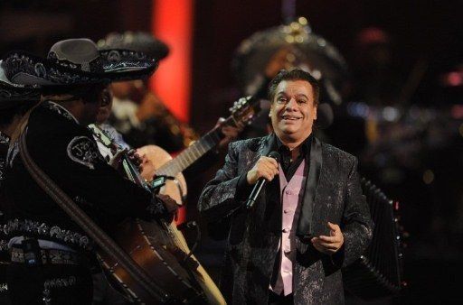 Juan Gabriel descansa en pueblo colonial boliviano