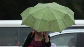 Tifón azota Filipinas; 1 muerto