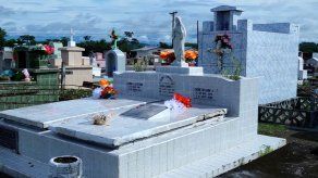 Denuncian hurto de placas de lápidas en cementerio de David