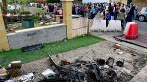 El hombre incendió primero la casa en la que todavía vivían juntos, a pesar de estar legalmente separados.