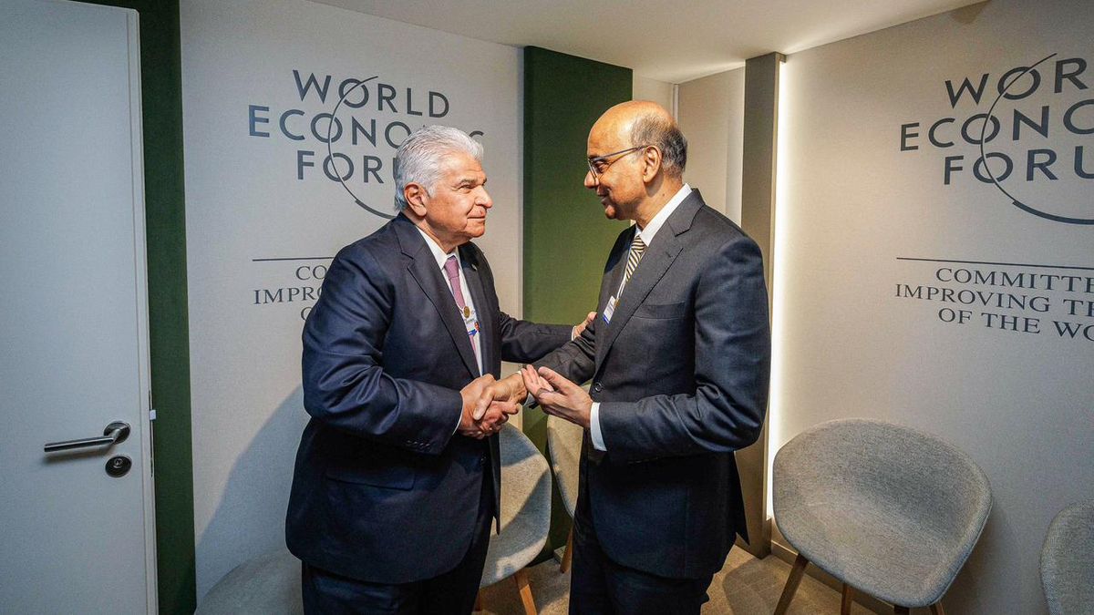 Presidente Mulino junto al presidente de Singapur.