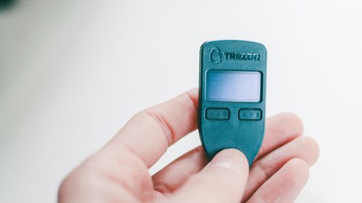 La CSS inicia la colocación de sensores de glucosa. La CSS inicia la colocación de sensores de glucosa.