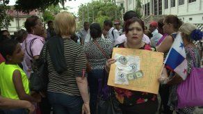 Afectados por jarabe se sienten burlados por condenas en caso dietilenglicol