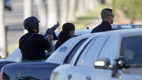 Policía: Se rinde agresor que tenía a 2 rehenes