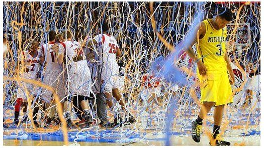 Louisville gana torneo universitario de baloncesto