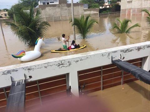 En Perú, los unicornios existen y salvan gente de las inundaciones