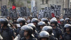 Realizan protesta en Sao Paulo contra alza de precios del transporte