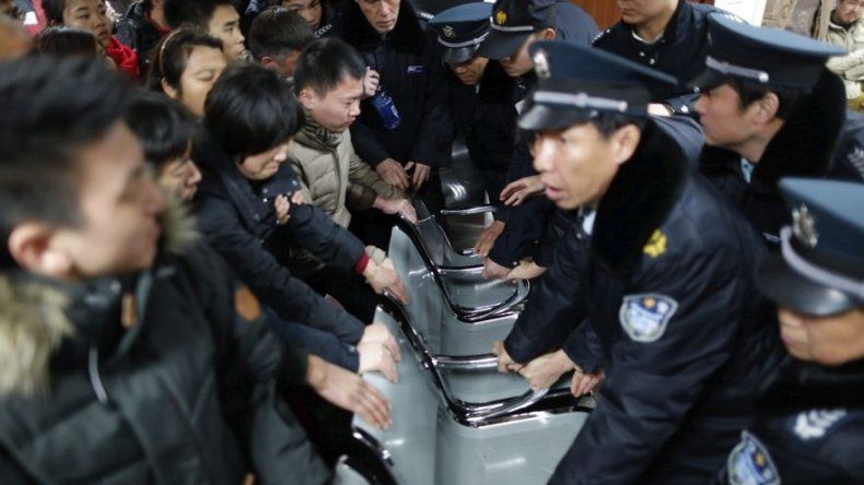 Familias de muertos en estampida Shanghái buscan respuestas