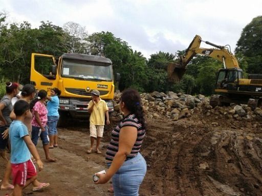 Residentes de Mastranto rechazan extracción de piedras del Río Caimito