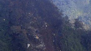 Hallan víctimas cerca de avión siniestrado en Indonesia