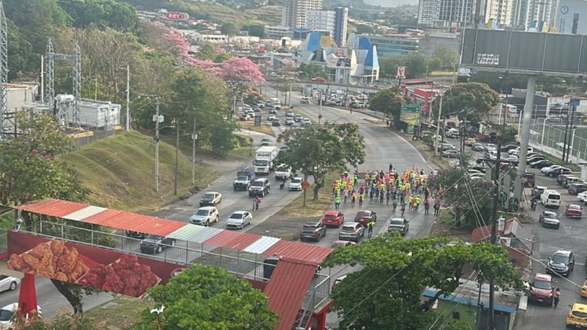 Se registran manifestaciones en varias avenidas de la ciudad de Panamá este viernes 14 de marzo.