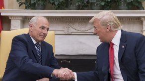 John Kelly juramentado como secretario de la presidencia