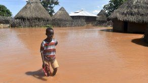 Letales inundaciones suman seis muertos más en Kenia