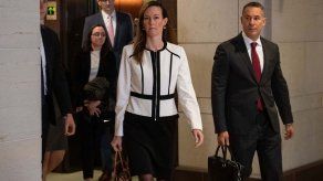 Asistente de Pence declara como testigo en la investigación sobre Trump