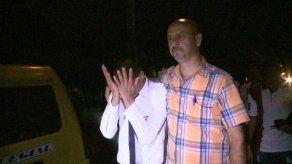 Liberan a tres de los estudiantes institutores detenidos