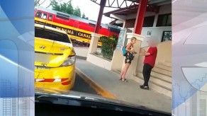 Críticas por taxista que supuestamente le exige más dinero a turista