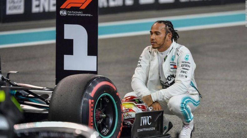 Hamilton, delante de Nadal, deportista de 2020 de LÉquipe junto a Roeiseland