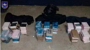 Decomisan 75 paquetes de droga en buque procedente de Colombia