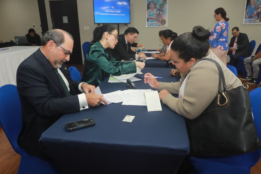 Autoridades del MIDES destacan avances en el pago de primas de antigüedad. Autoridades del MIDES destacan avances en el pago de primas de antigüedad.