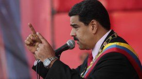 Maduro degrada y expulsa de la Fuerza Armada a 24 oficiales
