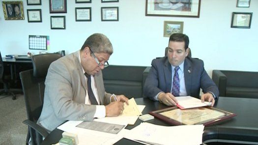 Abogado Neftalí Jaén presenta postulación para magistrado del TE