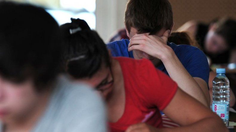 Estudiantes latinoamericanos de secundaria: mucha felicidad y peores resultados