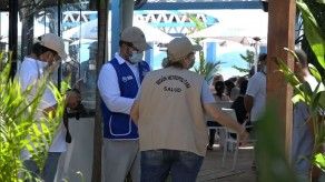 Minsa verifica locales y uso de mascarillas en playa en Veracruz