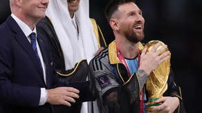 ¿Qué significado tiene la capa que recibió Messi en Qatar?