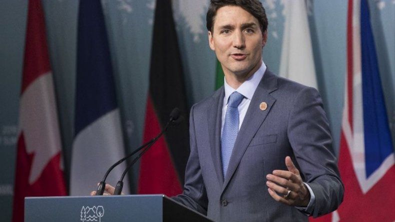 Justin Trudeau enfrenta a Trump con la capa de Capitán Canadá