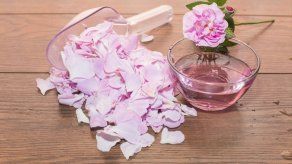 Conoce el agua de rosas y sus propiedades