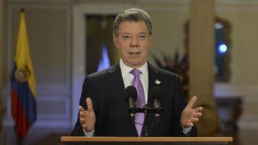 Santos rechaza sanciones de Estados Unidos a Venezuela y apela al diálogo