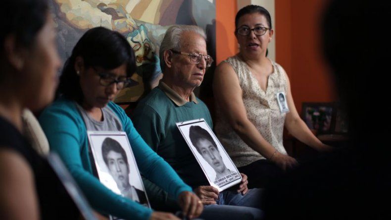 Familiares de víctimas de Fujimori lloran traición de Kuczynski