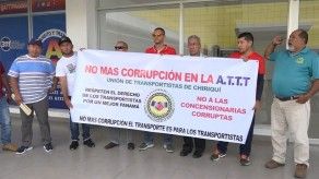 Transportistas en Chirquí protestan, aducen que hay quienes circulan sin permiso Transportistas en Chirquí protestan, aducen que hay quienes circulan sin permiso