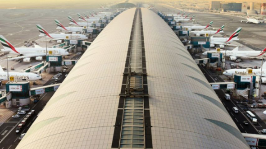 Dubái reanuda vuelos limitados