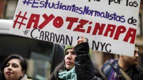 Padres de 43 estudiantes desaparecidos llevan caso a EEUU