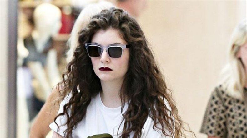 Lorde se aísla del mundo para asimilar el éxito