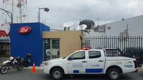Bomba explota dentro de un canal televisivo en Ecuador