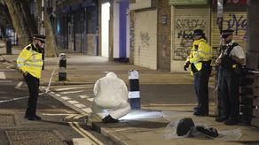 Los tiroteos en Londres son poco comunes. El alcalde Sadiq Khan dijo que se trató de un “incidente profundamente angustioso”.